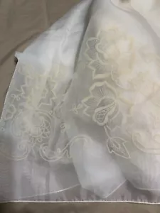 Tablecloth 83" x 58" Oval Cream Sheer Embroidered Flowers Cottagecore - Picture 1 of 8