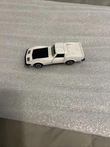 Dinky Toy 221 Corvette Stingray 1969 bianco con interni verdi made in England B226 - Foto 1 di 7