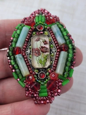 Broche Flor Amapola Vidrio Cuentas Semilla Bordado Hecho a Mano Rojo Frambuesa Foto 1 de 4