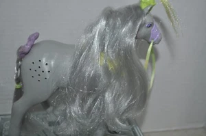 Fisher Price Loving Family graues Pferd Pony Nachbar Geräusche 2003 - Bild 1 von 14