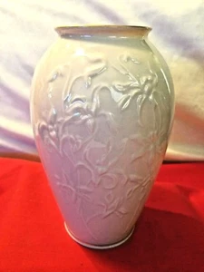 Vintage Lenox Ivory Gold Trim Embossed Floral Designed Vase 7 1/2" Tall - Picture 1 of 6