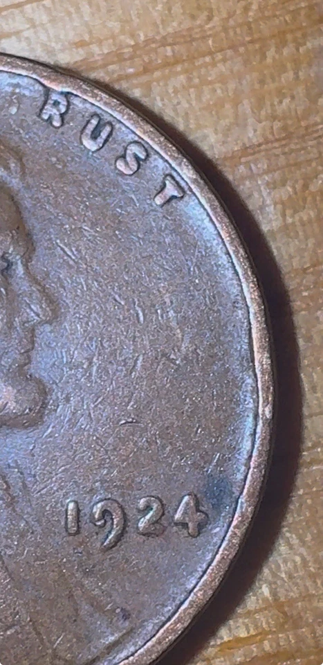 1924 WHEAT PENNY, ERROR CENT. T MISSING IN TRUST. “IN GOD WE RUST”. NO MINT - Image 1 of 4