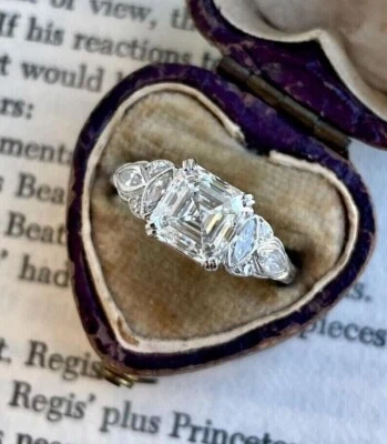 Anillo de compromiso de diamantes creado en laboratorio de 3,2 quilates corte Asscher VVS1 acabado oro blanco de 14 quilates Foto 1 de 4