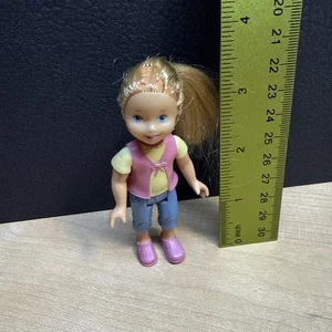 Fisher-Price Loving Family Dollhouse 2002 Niña Hermana Muñeca Figura con Pelo Rubio - Imagen 1 de 5