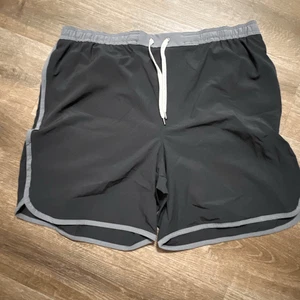 Neu mit Etikett Sonoma Badehose Herren XL schwarz grau sitzt unterhalb der Taille Netzfutter Taschen " - Bild 1 von 7