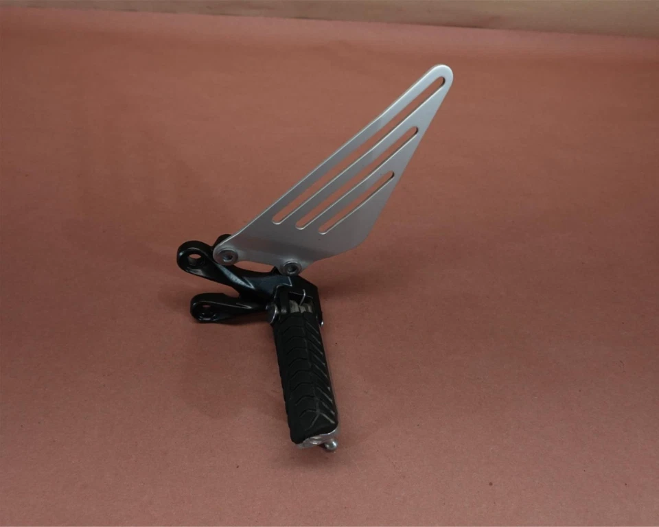 Clavija de pie delantera izquierda Kawasaki Ninja ZX1400 ZX14R 2006-2011 Foto 1 de 4