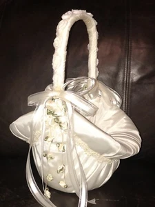 Handmade Ivory Wedding Lace Flower Girl Basket elegant rosebud ribbon quality - Picture 1 of 12