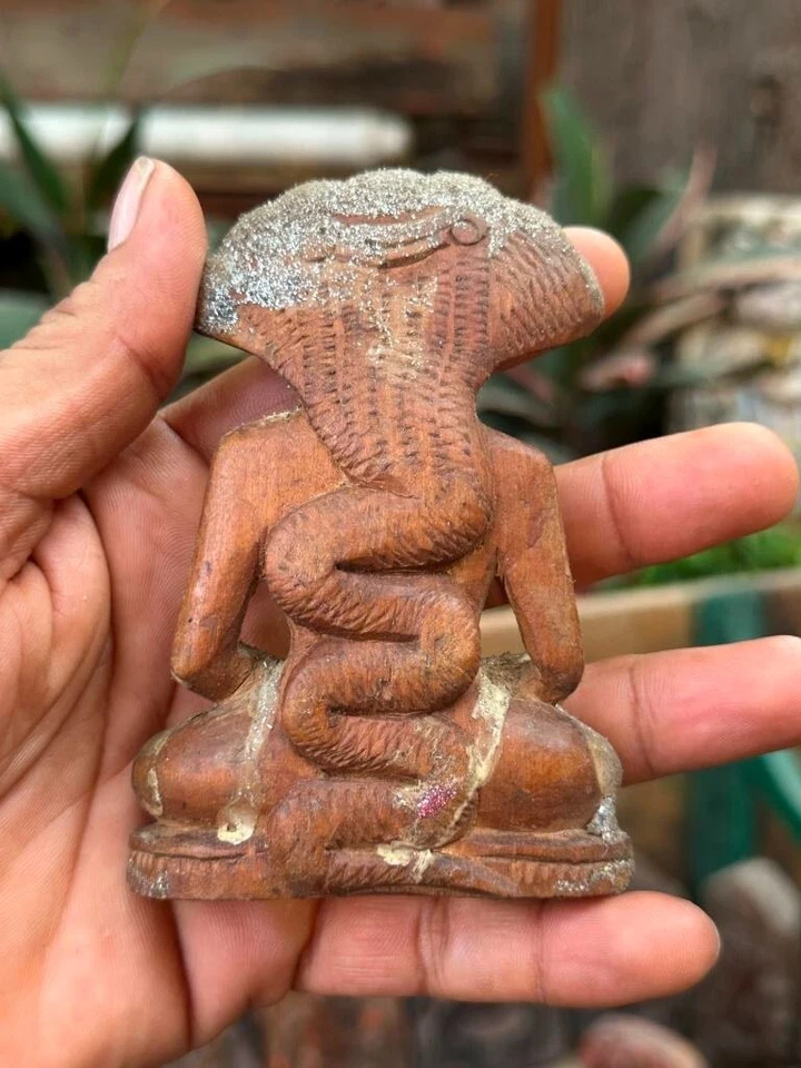 Antigua figura de madera tallada a mano de Dios Mahaveer 4,20 x 3" Foto 1 de 4