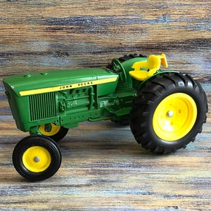 John Deere Vintage Metal Utility Farm Tractor Toy ERTL 1/16 Scale Die-cast #584 - Picture 1 of 11