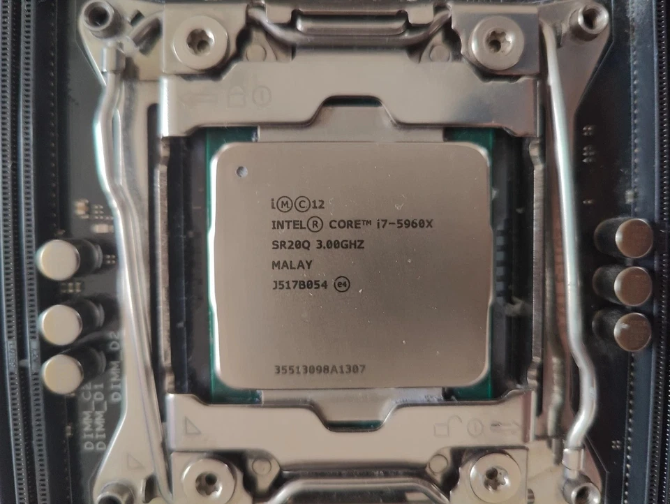 Intel Core i7-5960x Extreme Edition 3.00GHz  20MB 8C 16T CPU Processor SR20Q - Image 1 of 1