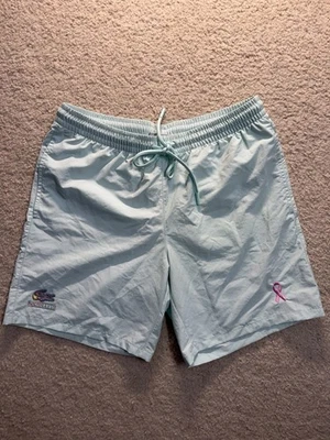 Shorts de natação Lacoste x Concepts cor ciano pálido tamanho S consciência do câncer de mama - Imagem 1 de 4