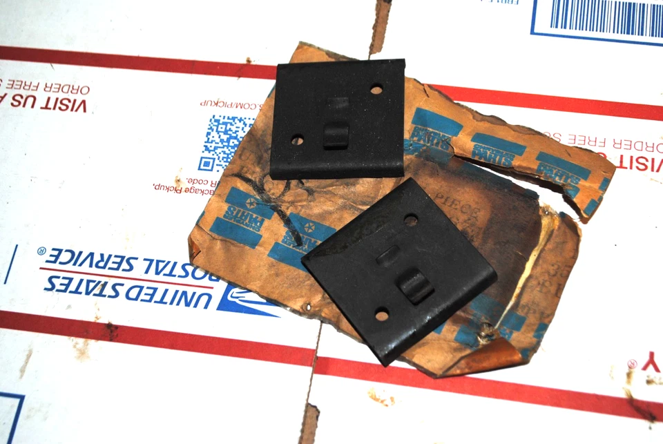 Nuevo de Lote Antiguo Mopar 1972 73 74 Plymouth Barracuda Dodge Cargador Capucha Parachoques Ref.  PAR Foto 1 de 1