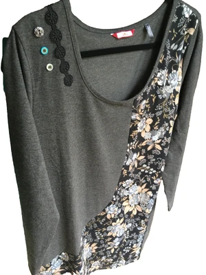 Joe Browns Sz 16 Minky-Grey Floral Panel Decorative Button Jumper Tunic 35 ins L - Image 1 of 4