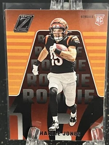 CHARLIE JONES-----2023 PANINI----ZENITH-----ROOKIE----BENGALS---SPEDIZIONE GRATUITA - Foto 1 di 2