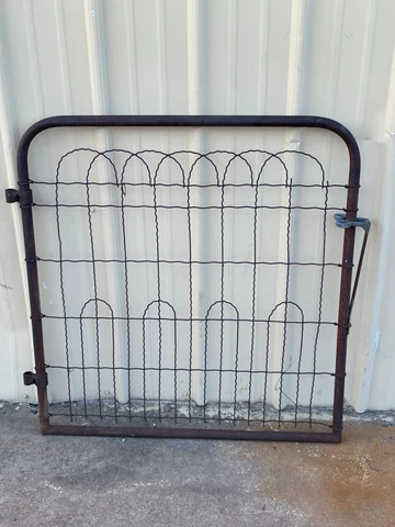 VINTAGE STEEL WIRE GARDEN FENCE GATE, 32” wide x 35” tall Cover