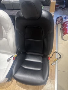 Tesla Model 3 Front Right Black Leather Seat Genuine 1489060-05-C REF E-02-21-00 - Picture 1 of 3
