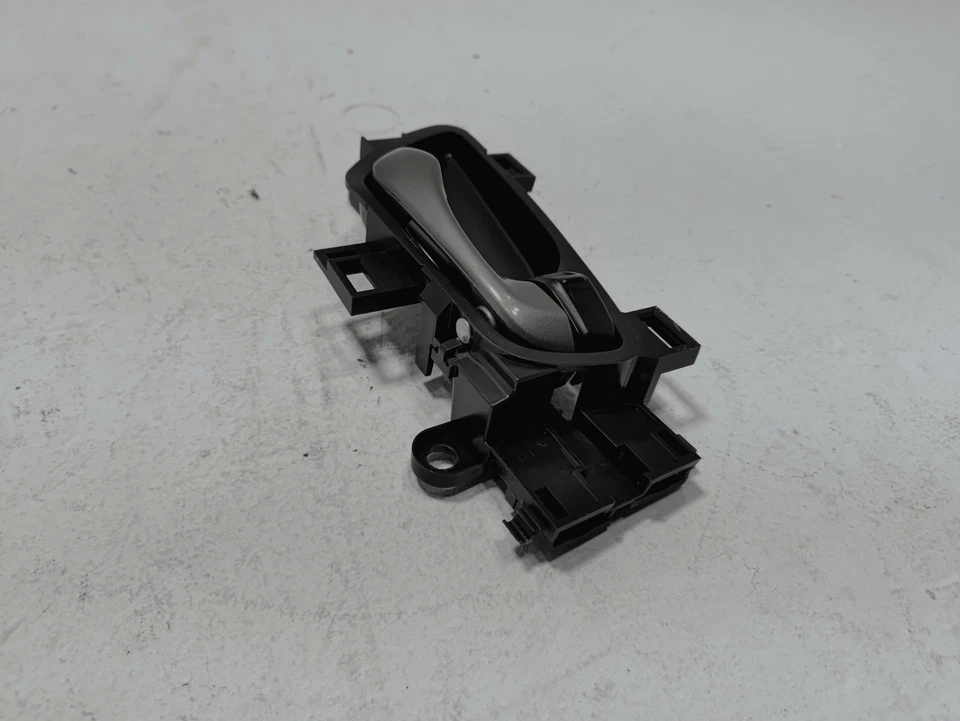 前部或后部乘客室内门拉手柄内侧 17 - 2020 年本田民用原始设备制造商 — 第 1/4 张图片