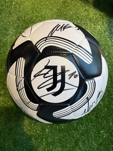 PALLONE UFFICIALE BIANCO AUTOGRAFATO F.C. JUVE JUVENTUS 2024/2025 - Foto 1 di 1