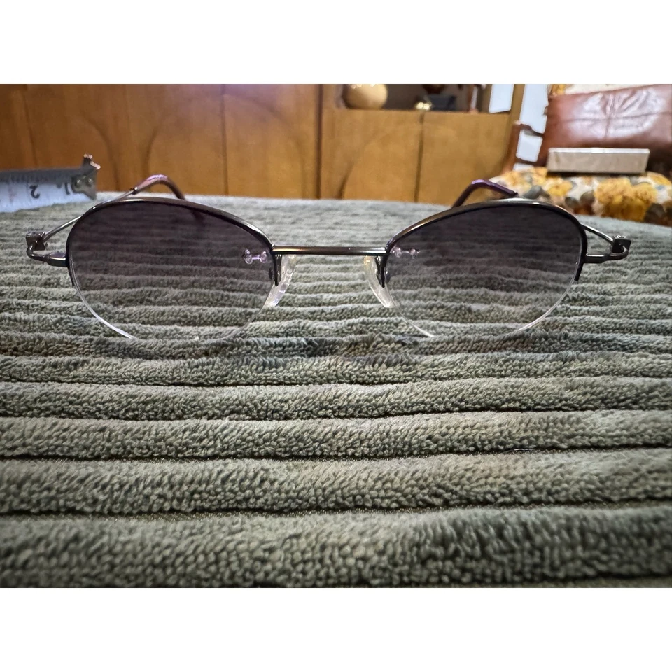 Gafas de sol Givenchy VGV048 con marco de metal ovalado Italia gafas de diseñador Foto 1 de 4