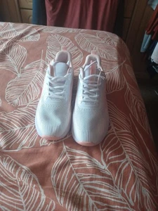 Leichte Damen-Sportschuhe, neu, Größe 6,5, Einzelhandel 54,00 £ - Bild 1 von 5