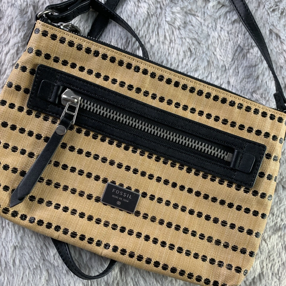 Cartera Fossil para mujer tostada negra plateada bandolera con correa para el hombro y puntos con cremallera Foto 1 de 4