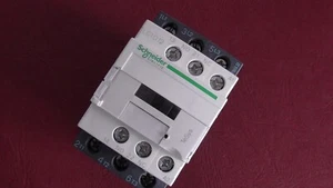 LC1D12P7 230V AC  5,5kW ; SCHNEIDER   Contacteur  LC1D12 - Picture 1 of 1