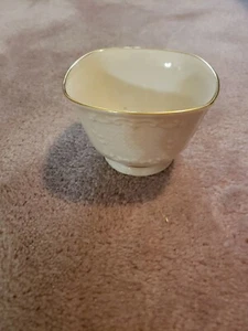 Lenox Nussschale Schüssel 4,25" x 4,25" Elfenbein Porzellan mit Goldrand USA - Bild 1 von 5