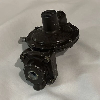 Regulador LV404B23, regulador de doble etapa, 200.000 BTU Foto 1 de 4