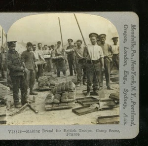Antike Stereoview-Karte 1. Weltkrieg 3D Brot backen für britische Truppen Lagerszene Frankreich - Bild 1 von 3