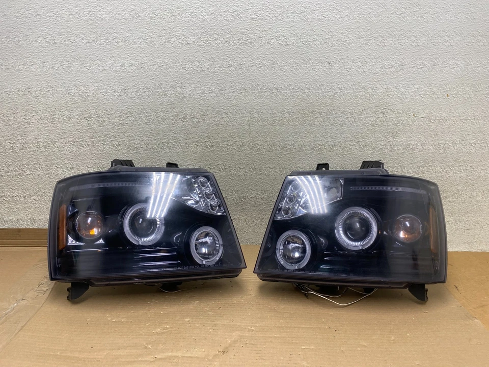 Juego de faros LED U0770 DG izquierda+derecha Chevrolet Suburban Tahoe 2007 a 2013 Foto 1 de 4