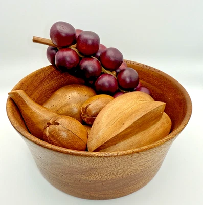 VINTAGE WOOD CARVED WOODEN FRUIT GRAPES PEAR &  Bowl 6 Pieces - Image 1 of 4