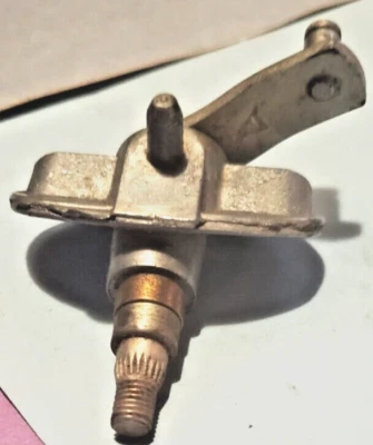 1946 - 51 道奇/普利茅斯? 自动轻型挡风玻璃雨刮器枢轴变速器 EWJ I40 — 第 1/3 张图片