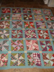 VINTAGE TEXAS ESTATE QUILT DRUNKARDS PATH QUILT BLUES MIXED APPROX 59X68" - Picture 1 of 6