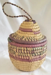 Cestino a spirale tribale vintage primitivo tessuto a mano con coperchio - Foto 1 di 9
