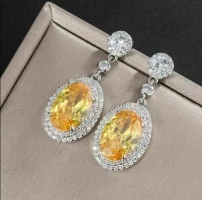 Pendientes colgantes y colgantes de halo de citrino amarillo de corte ovalado de 4,50 quilates enchapados en oro blanco de 14 quilates Foto 1 de 3