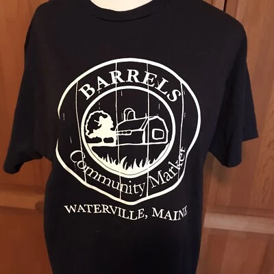 Nueva con etiquetas Camiseta Barrels Community Market Waterville, Maine Azul Marino Talla L Foto 1 de 4