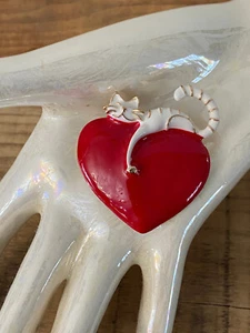 White Cat On Red Heart Enamel Brooch Gold Tone Pin - Picture 1 of 5