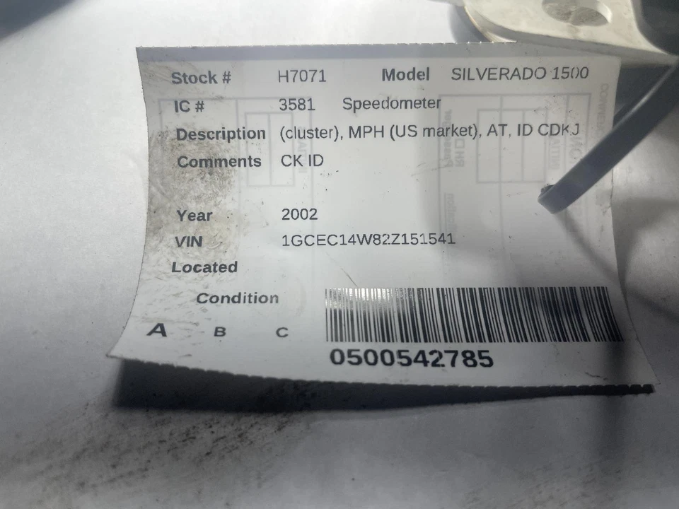Medidor de velocímetro usado se adapta a: Chevrolet Silverado 1500 2002 camioneta clúster MPH Estados Unidos Foto 1 de 4