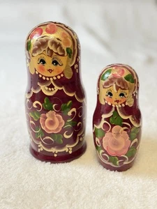 Set 2 bambole vintage russe Matrioska nidificazione dipinte a mano rosso floreale - Foto 1 di 13