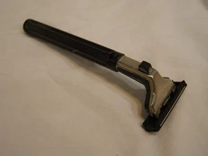 Used Schick Super II Razor Works No Cartridges accept the used one which it has - Picture 1 of 6