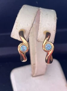 Vintage Avon Gold Tone Half Hoop With Blue Stone - Z - Picture 1 of 3