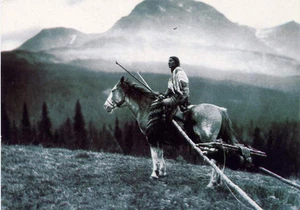 "No es una mujer real" con su caballo≈Mujer india nativa jinete≈Foto POSTAL - Imagen 1 de 1