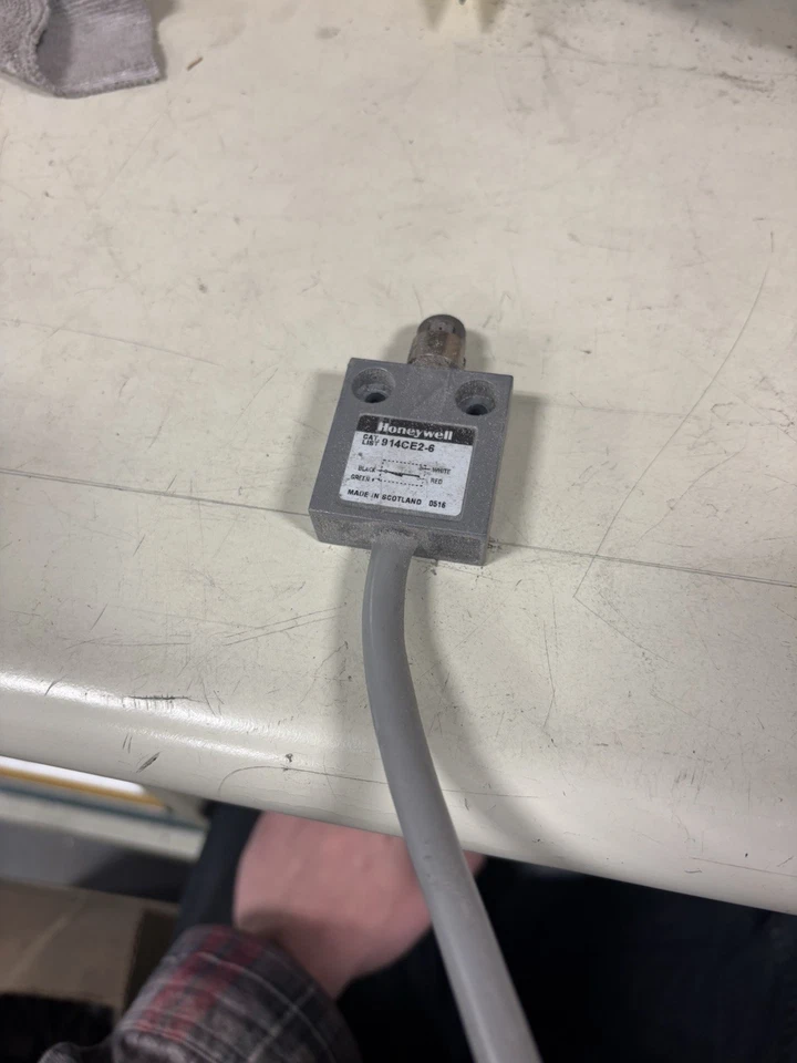 Interruptor de límite Honeywell 914CE2-6 USADO Foto 1 de 1