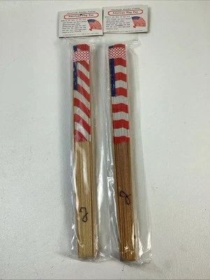 "Lote de 2 ventiladores de mano plegables de bambú con bandera del Orgullo Americano 10,5"" 1982 B Shackman Co" Foto 1 de 4