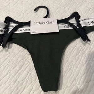 WOMENS SIZE MEDIUM CALVIN KLEIN THONG UNDERWEAR 2 PAIR GREEN & BLACK - Picture 1 of 5