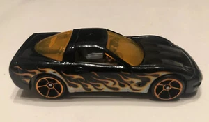 Hot Wheels 2012 Heat Fleet W4242 '97 Corvette schwarz mit Flammen 1:64 Diecast - Bild 1 von 3