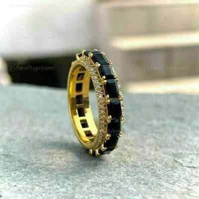 Anillo de compromiso de diamantes negros de corte esmeralda de 2 quilates enchapado en oro amarillo de 14 quilates Foto 1 de 3