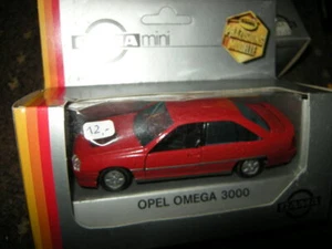 1:43 Gama Opel Omega A 3000 rojo/rojo en embalaje original - Imagen 1 de 1