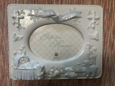 Moldura para quadro de fita azul pintada à mão Baby's Batism RUSS BERRIE & CO - Imagem 1 de 4