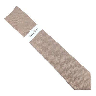 Corbata clásica de 3" mezcla de seda topo Calvin Klein Sienna para hombre $69,5 Foto 1 de 4